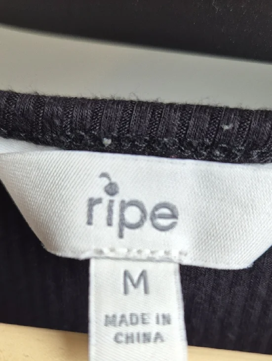 Maternity Ripe Black Ribbed Scoop Neck Tank with Button Front - Picture 2 of 6